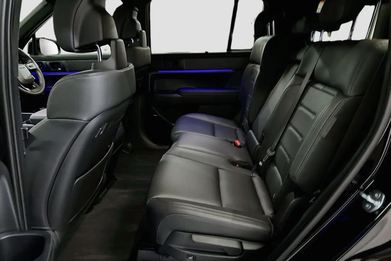 2025 Hyundai Santa Fe Gallery Image 26