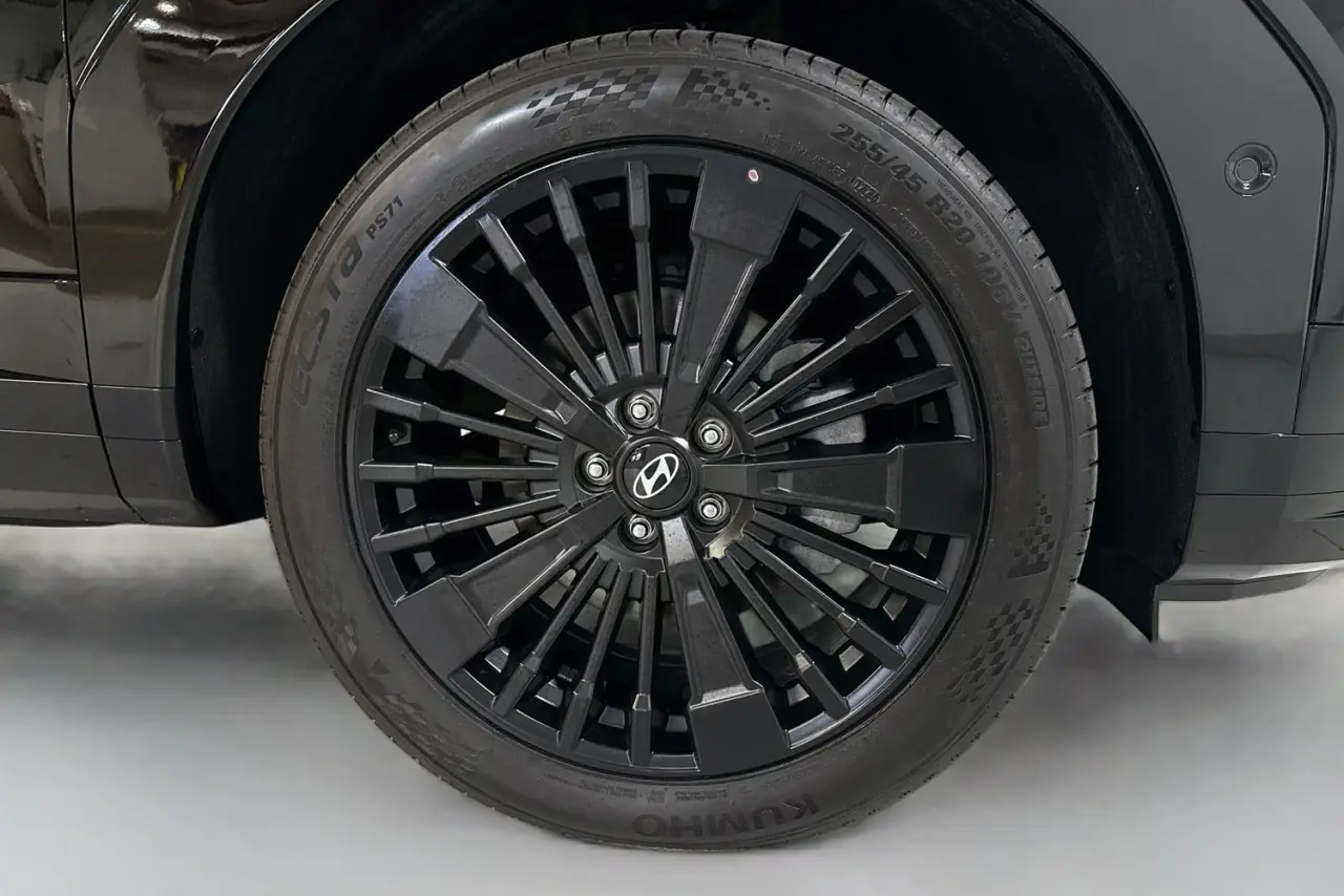 2025 Hyundai Santa Fe Gallery Image 28