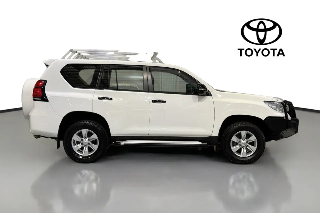 2021 Toyota Landcruiser Prado Gallery Image 11