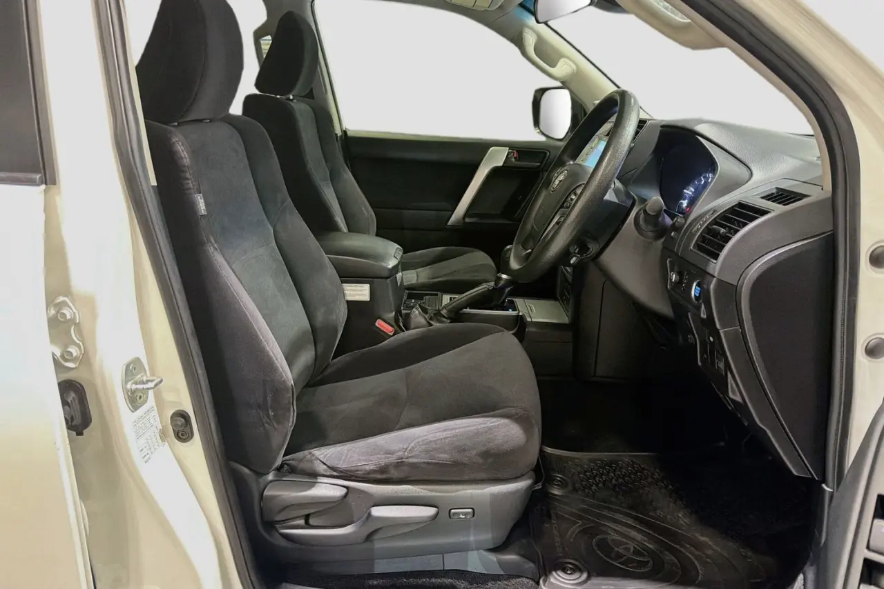 2021 Toyota Landcruiser Prado Gallery Image 13
