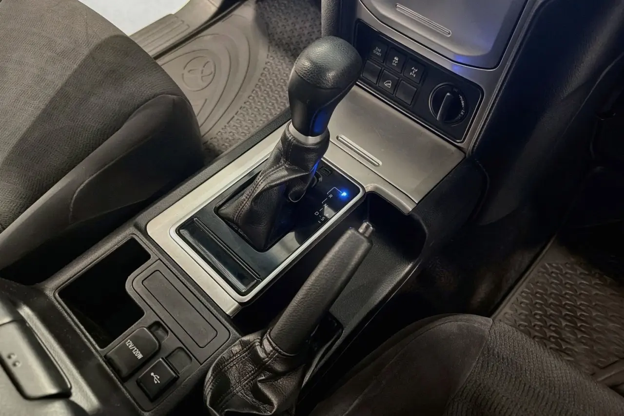 2021 Toyota Landcruiser Prado Gallery Image 18