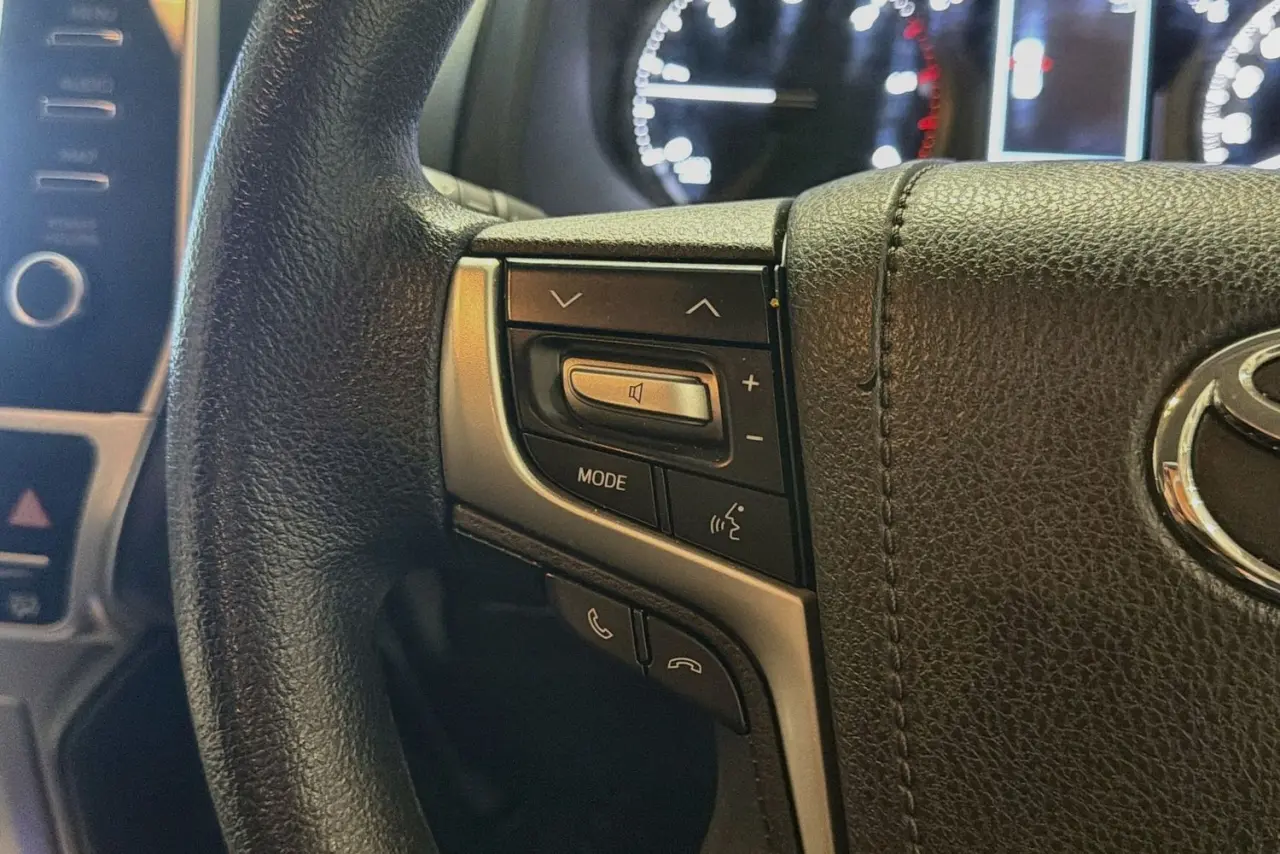 2021 Toyota Landcruiser Prado Gallery Image 19