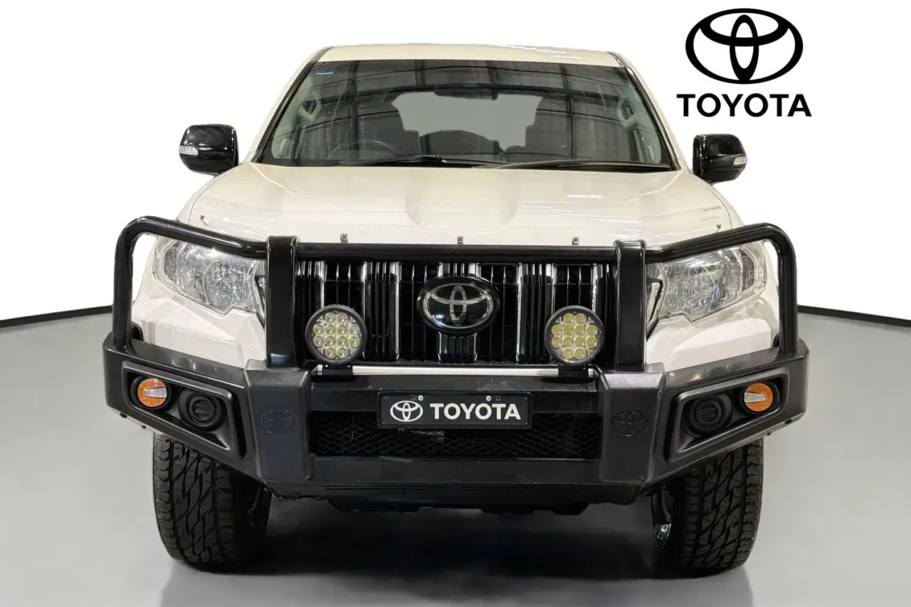 2021 Toyota Landcruiser Prado Gallery Image 2