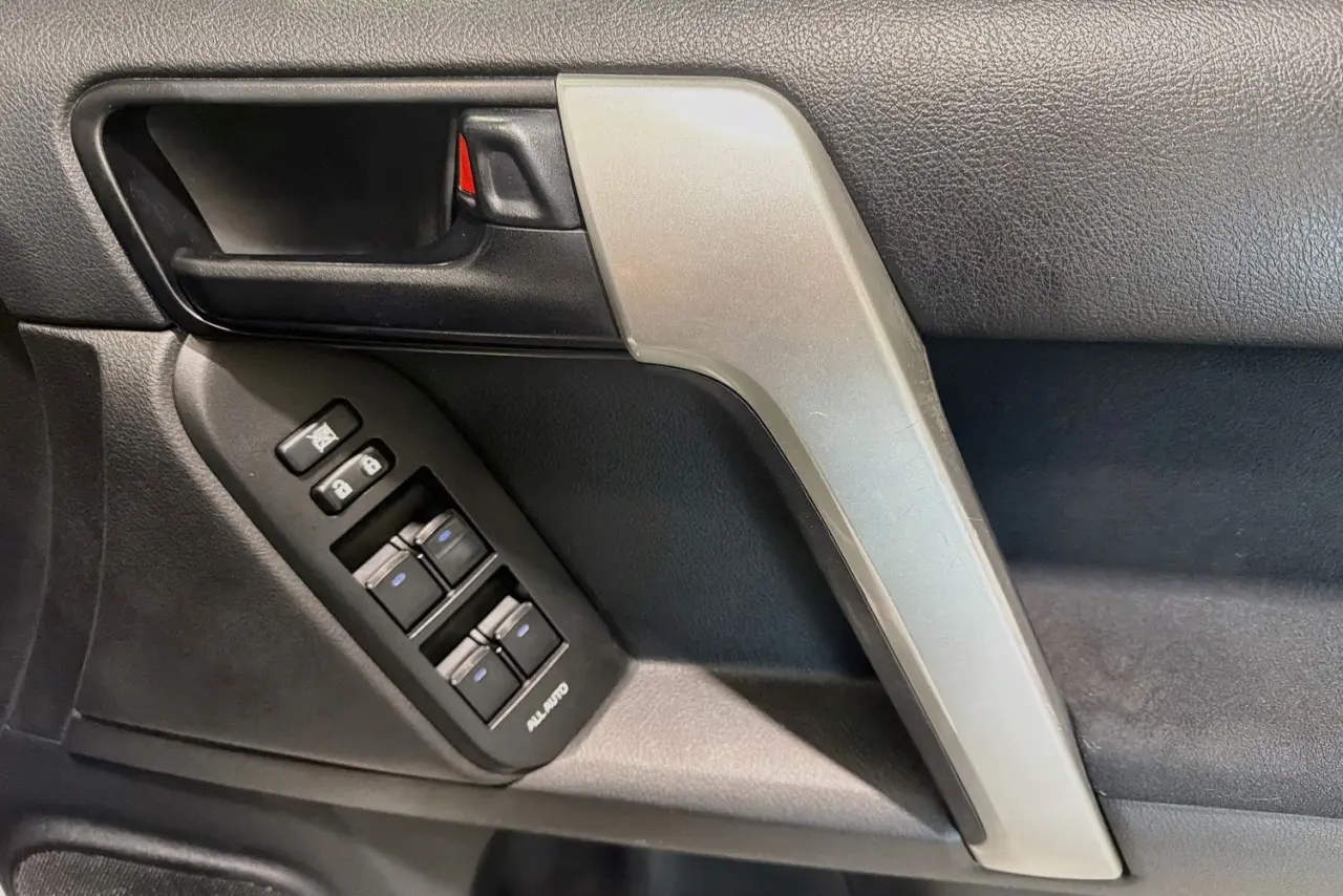 2021 Toyota Landcruiser Prado Gallery Image 24
