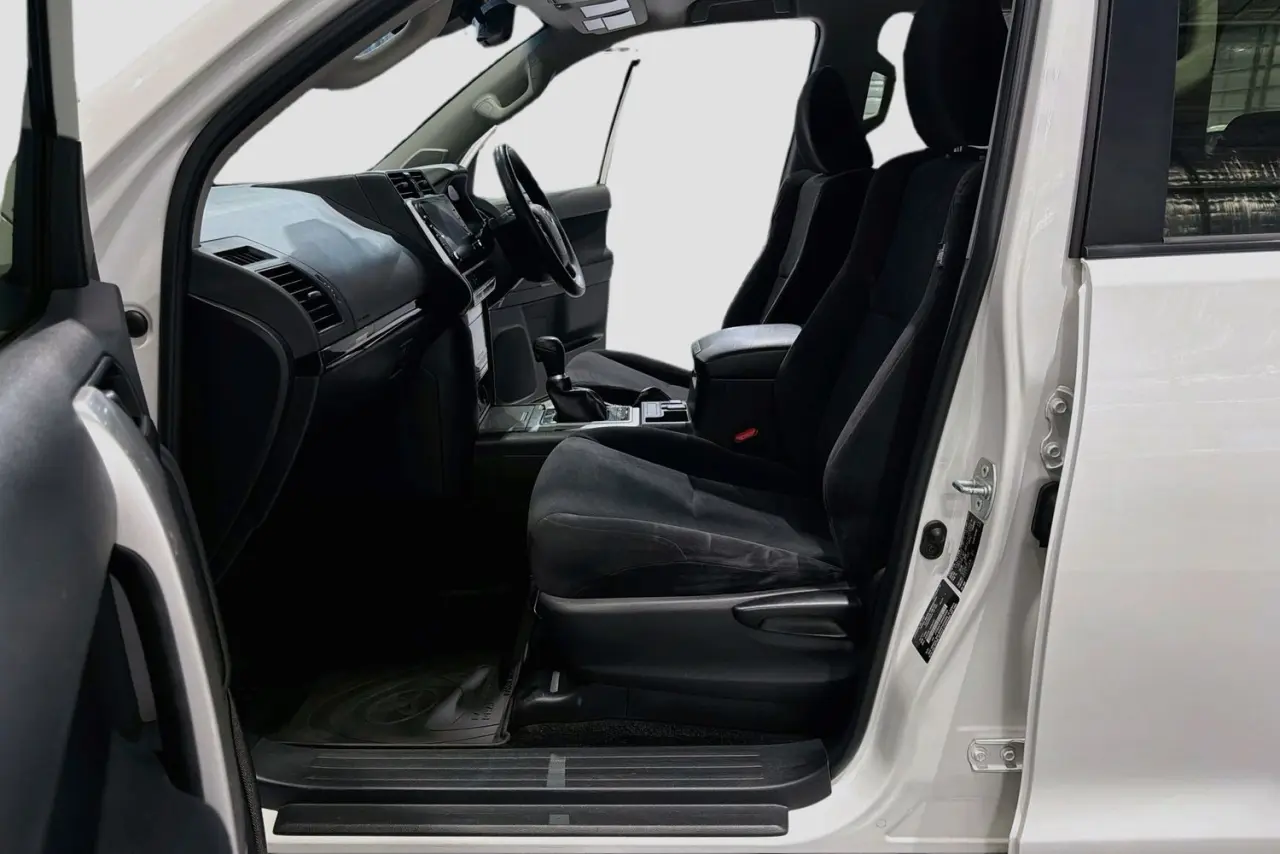 2021 Toyota Landcruiser Prado Gallery Image 25