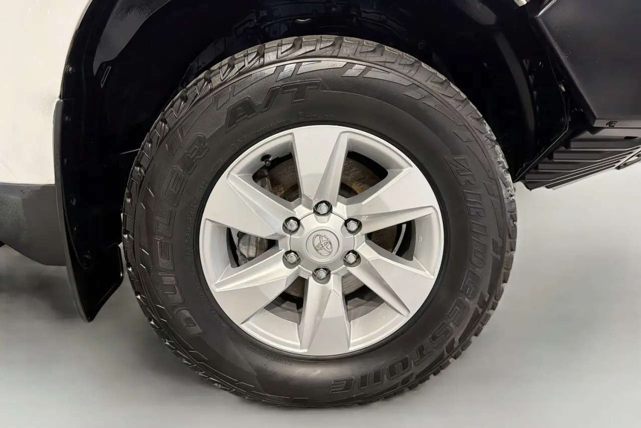 2021 Toyota Landcruiser Prado Gallery Image 28