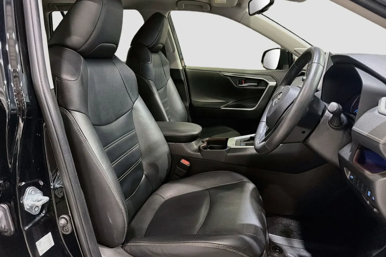 2020 Toyota RAV4 Gallery Image 13