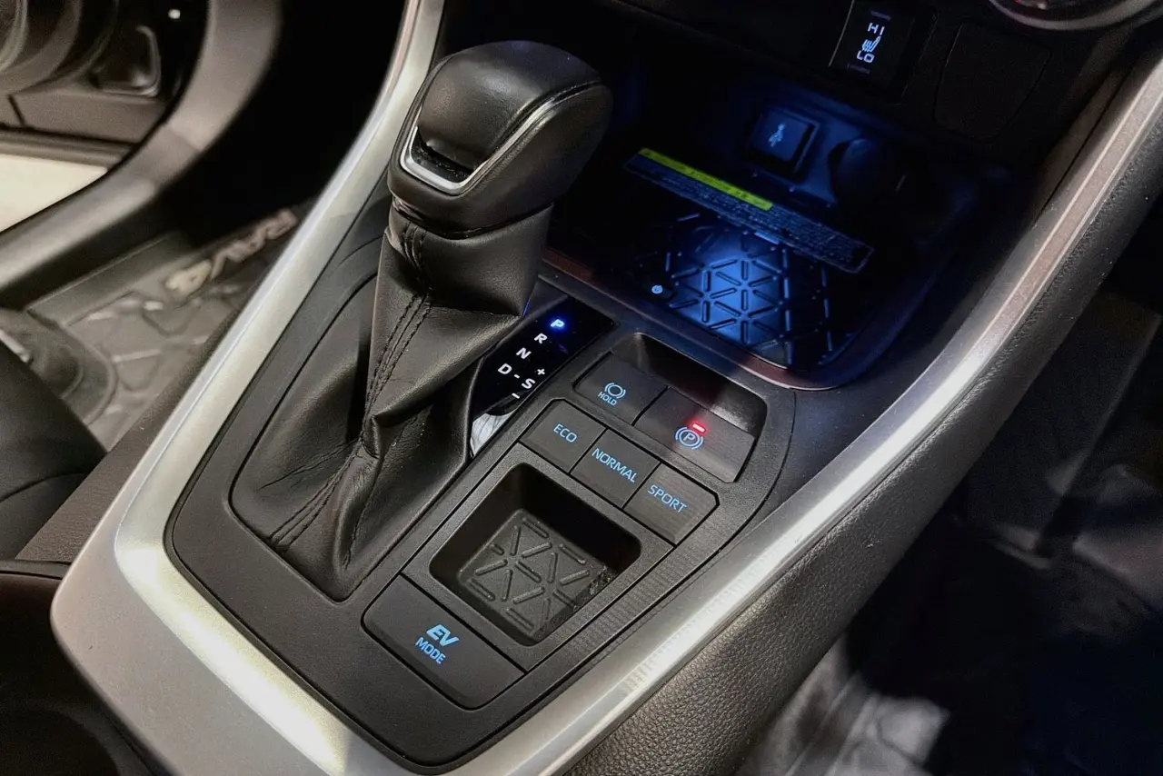 2020 Toyota RAV4 Gallery Image 18