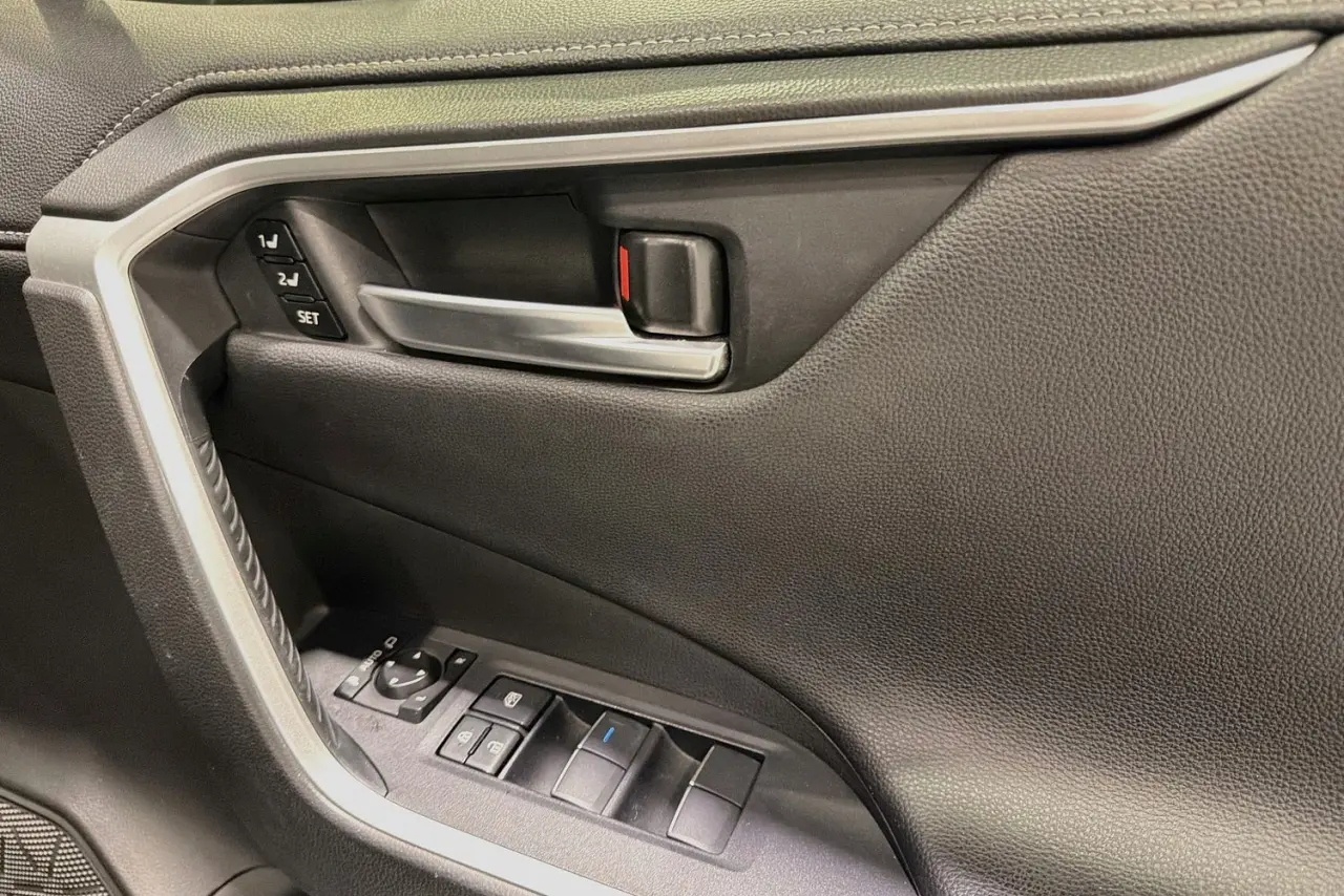 2020 Toyota RAV4 Gallery Image 24
