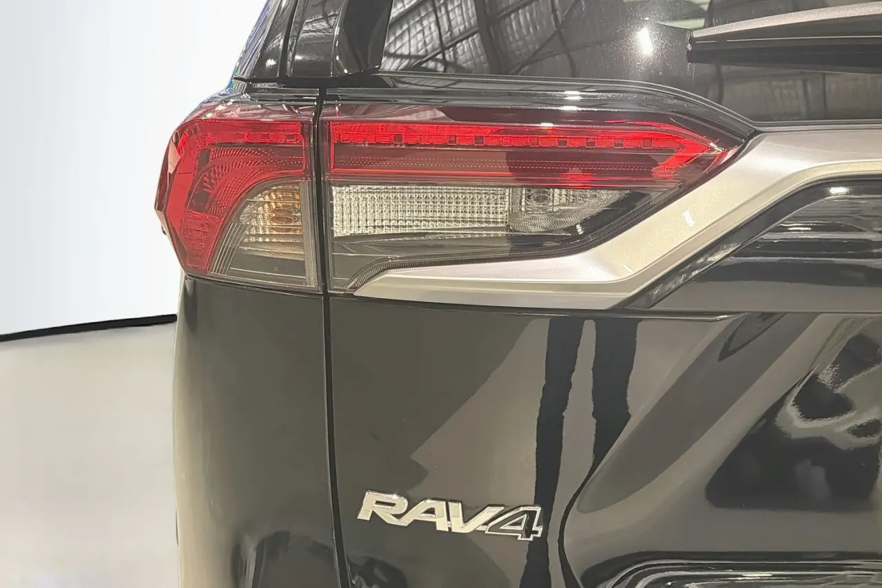 2020 Toyota RAV4 Gallery Image 8