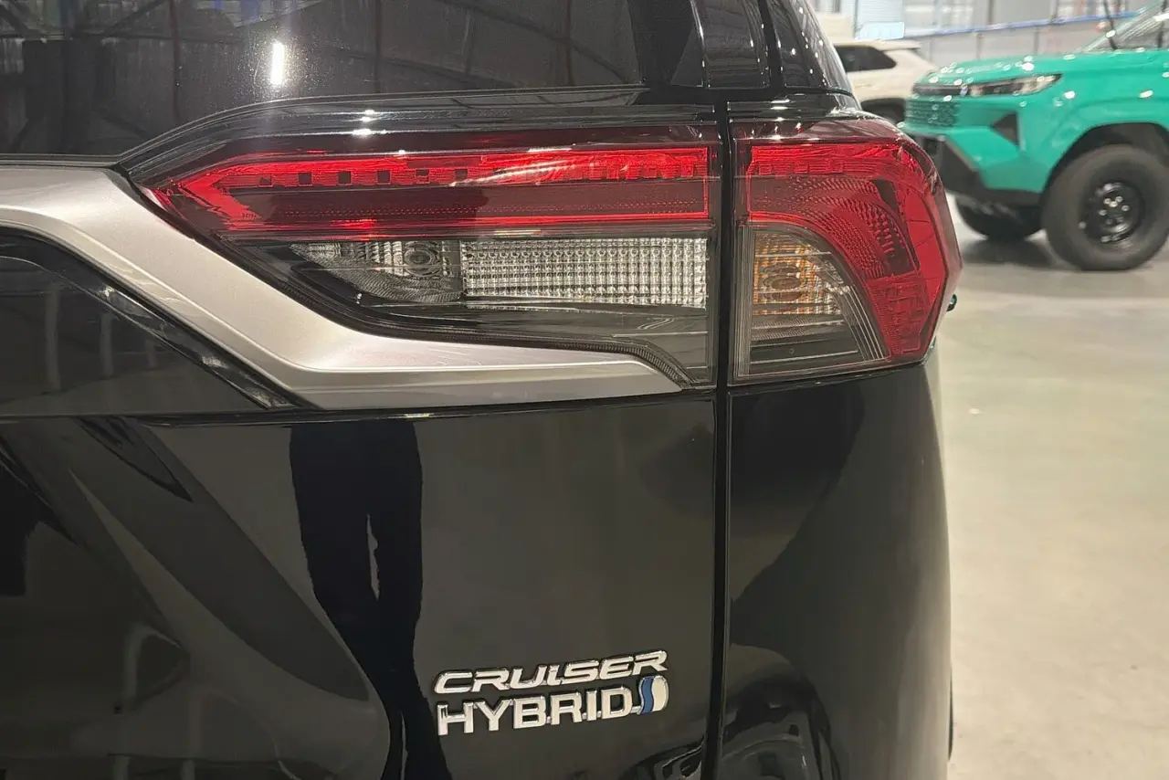 2020 Toyota RAV4 Gallery Image 9