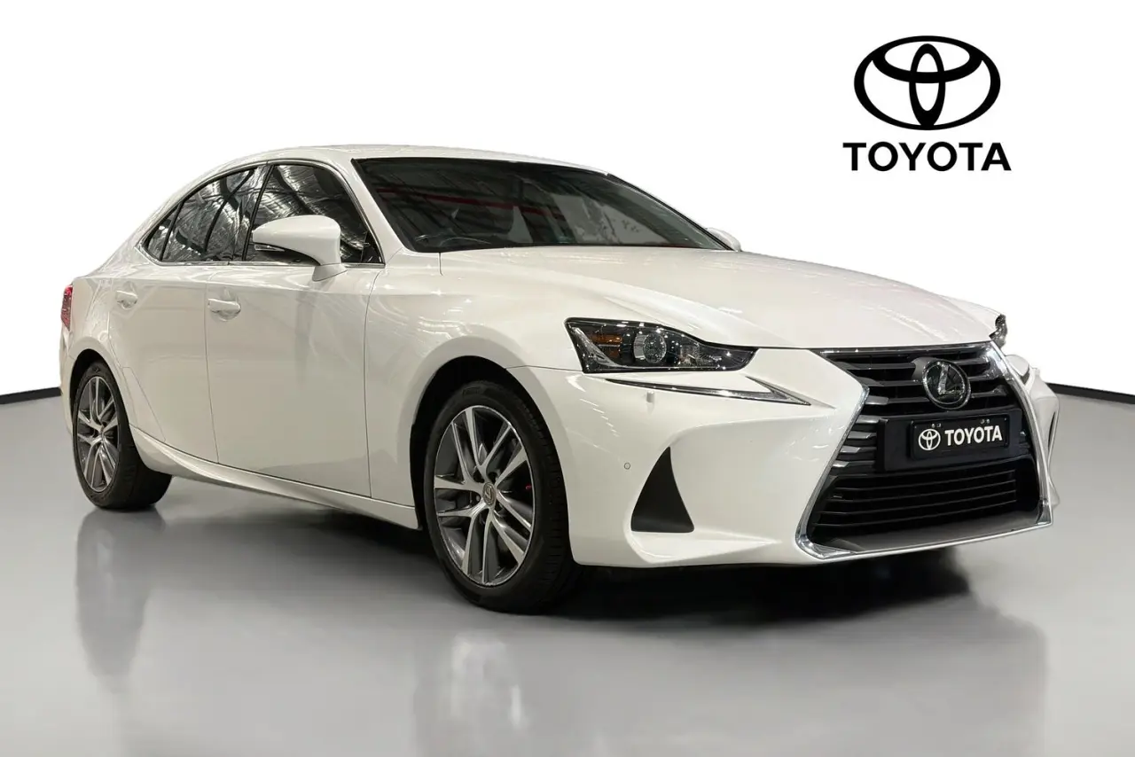 2017 Lexus IS Gallery Image 1