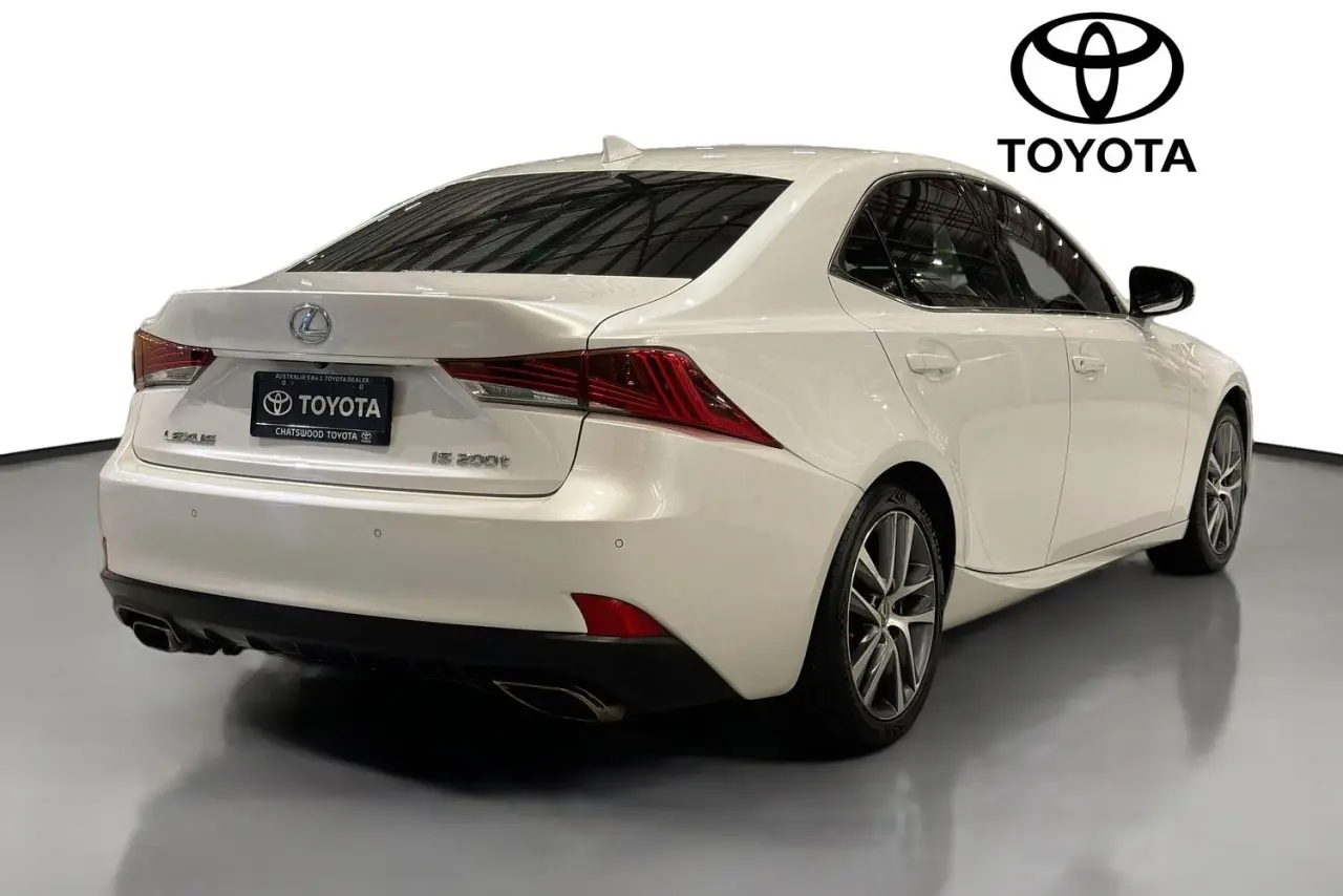 2017 Lexus IS Gallery Image 10