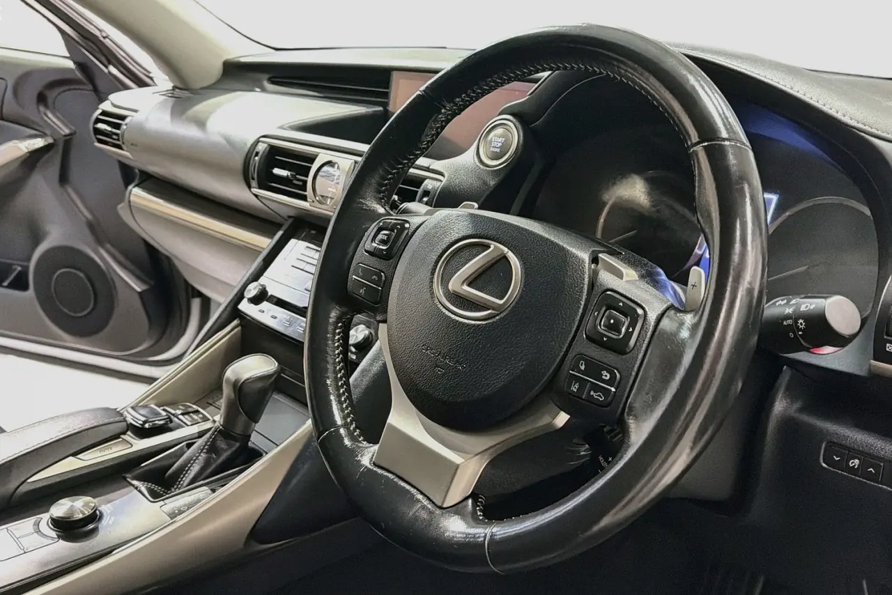 2017 Lexus IS Gallery Image 14