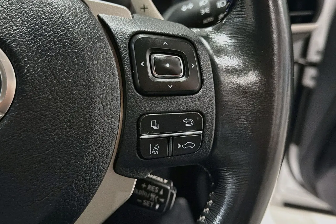 2017 Lexus IS Gallery Image 20