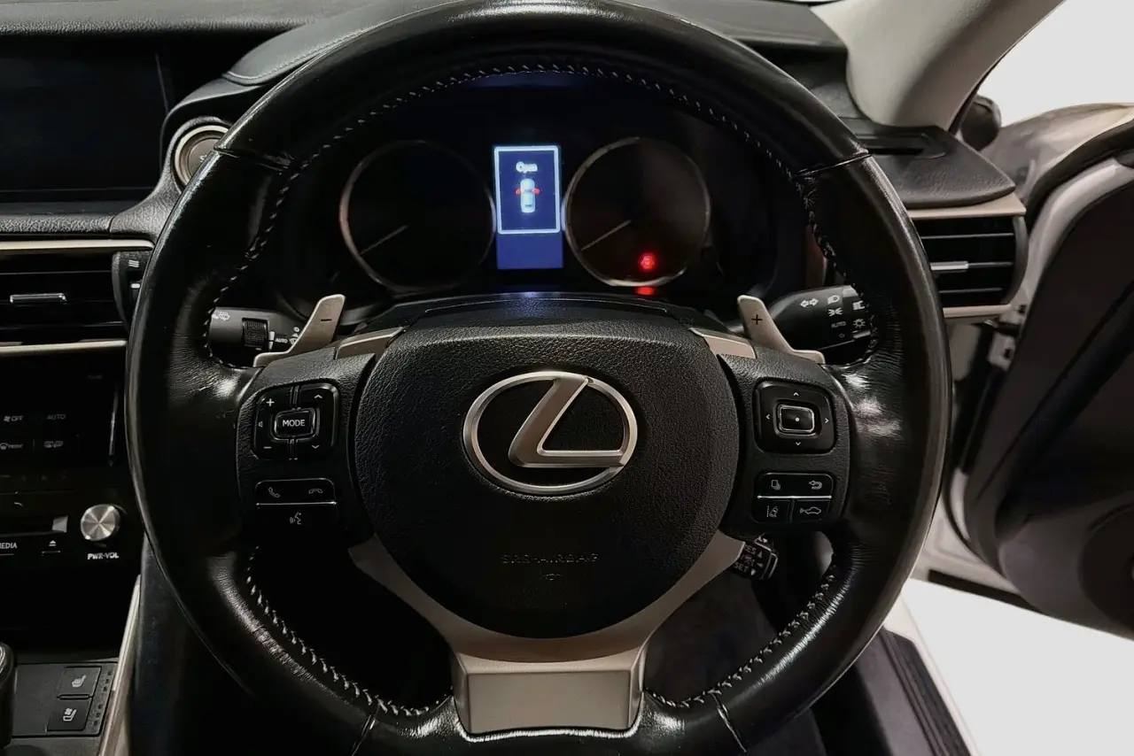 2017 Lexus IS Gallery Image 21