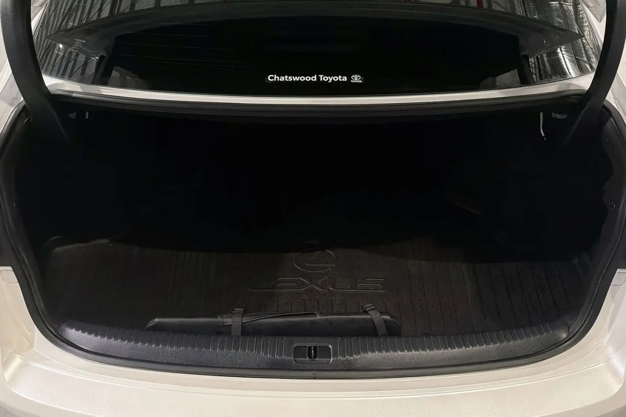 2017 Lexus IS Gallery Image 27