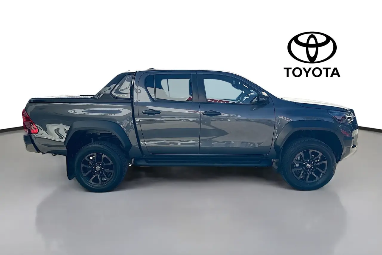 2025 Toyota Hilux Gallery Image 11