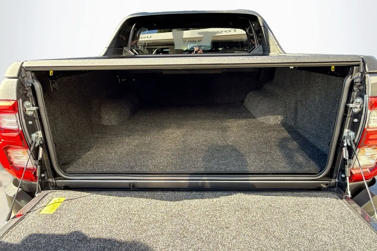 2025 Toyota Hilux Gallery Image 26