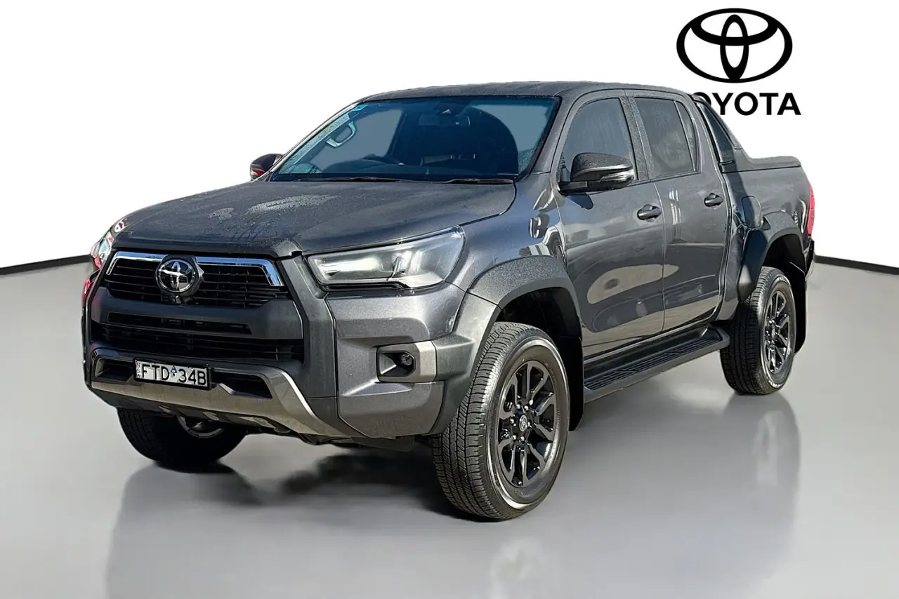 2025 Toyota Hilux Gallery Image 4