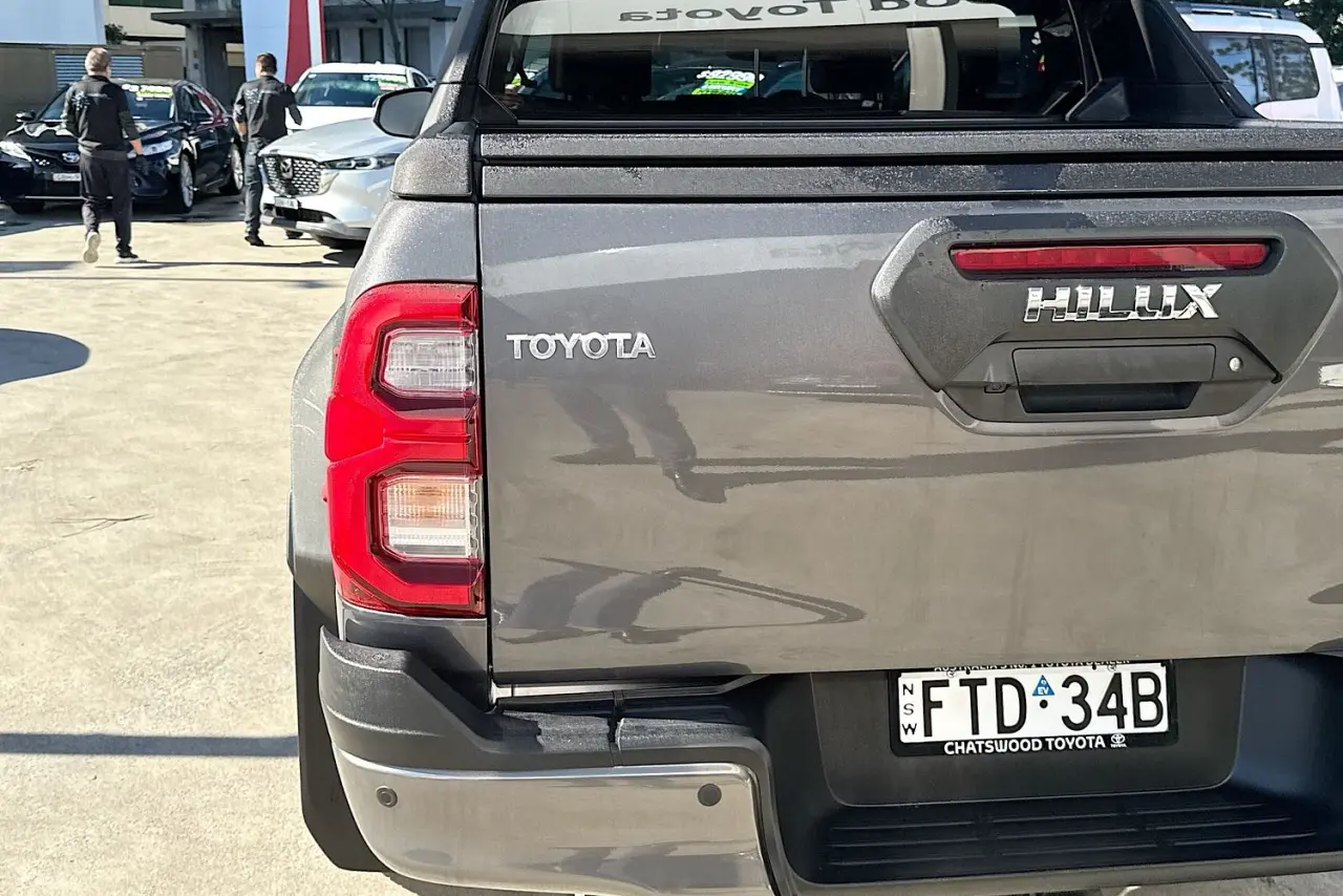 2025 Toyota Hilux Gallery Image 8