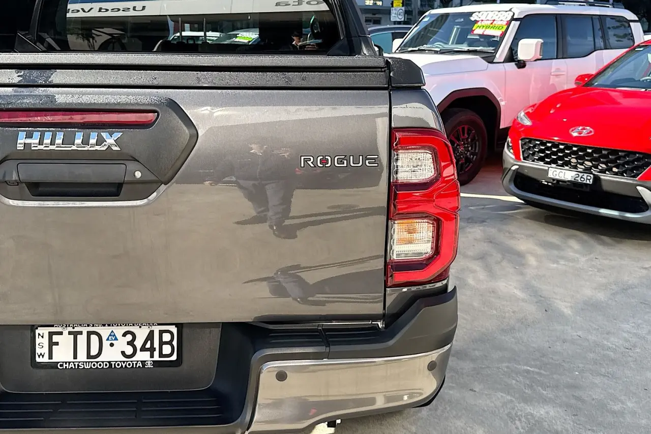 2025 Toyota Hilux Gallery Image 9