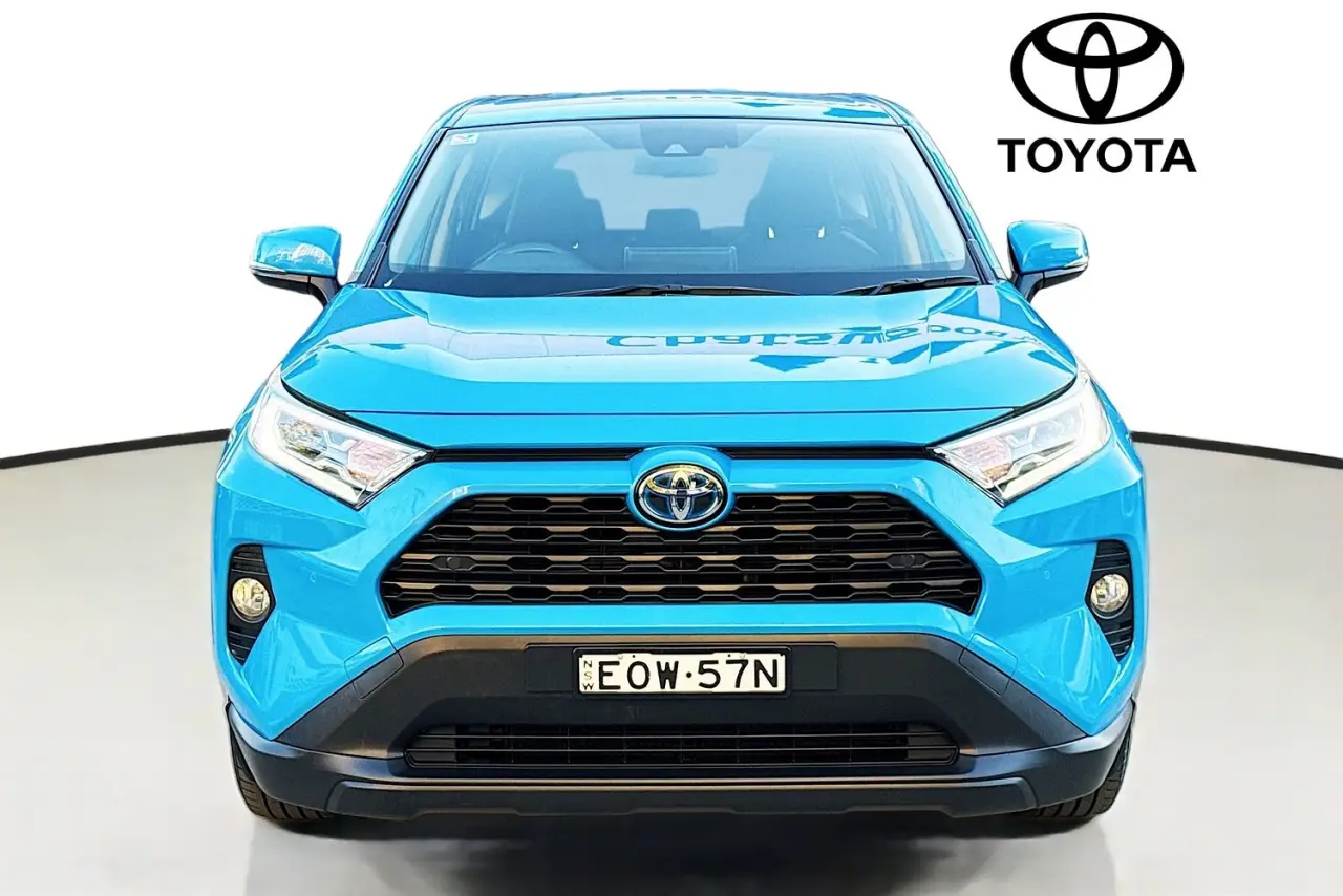 2021 Toyota RAV4 Gallery Image 2