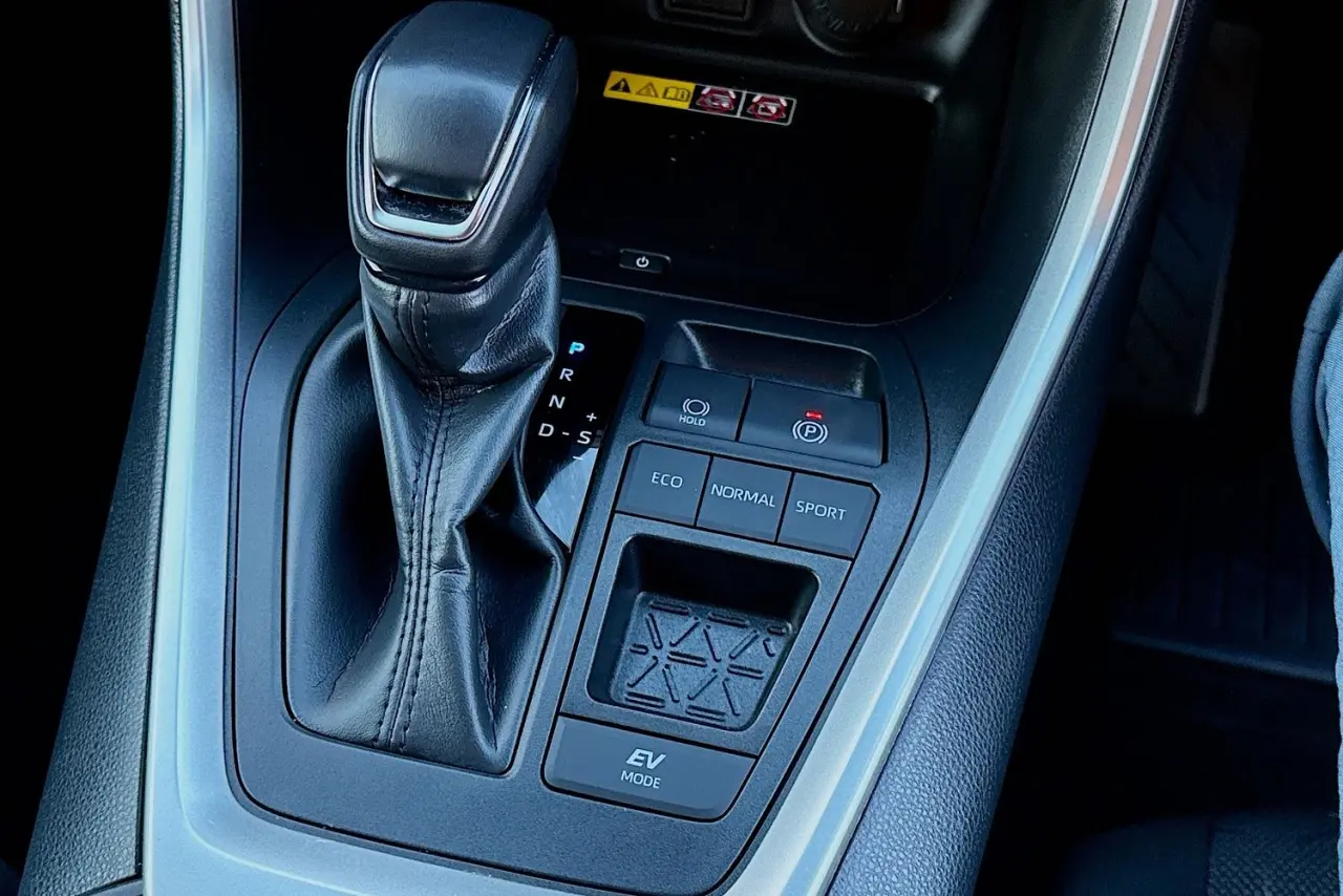2024 Toyota RAV4 Gallery Image 17