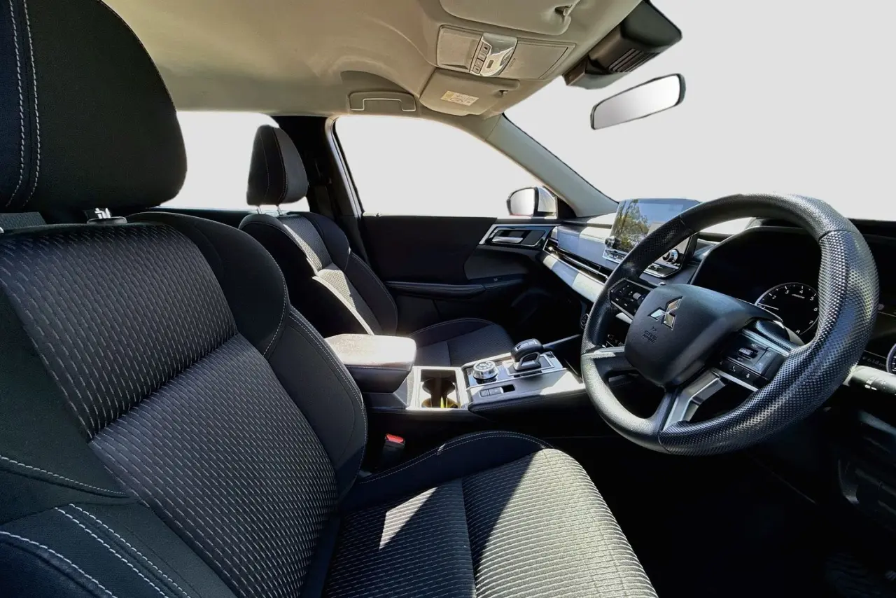 2022 Mitsubishi Outlander Gallery Image 12
