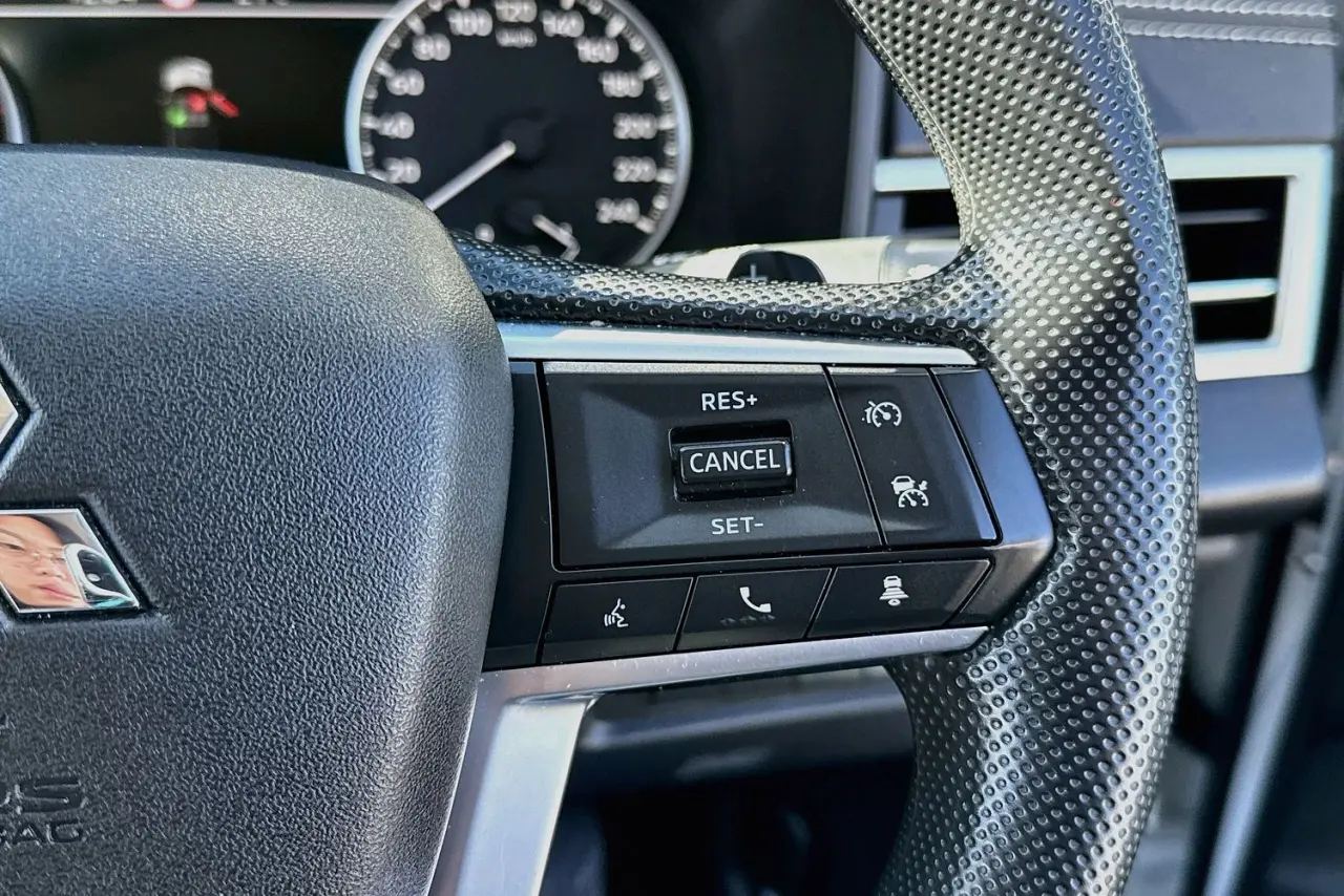2022 Mitsubishi Outlander Gallery Image 19