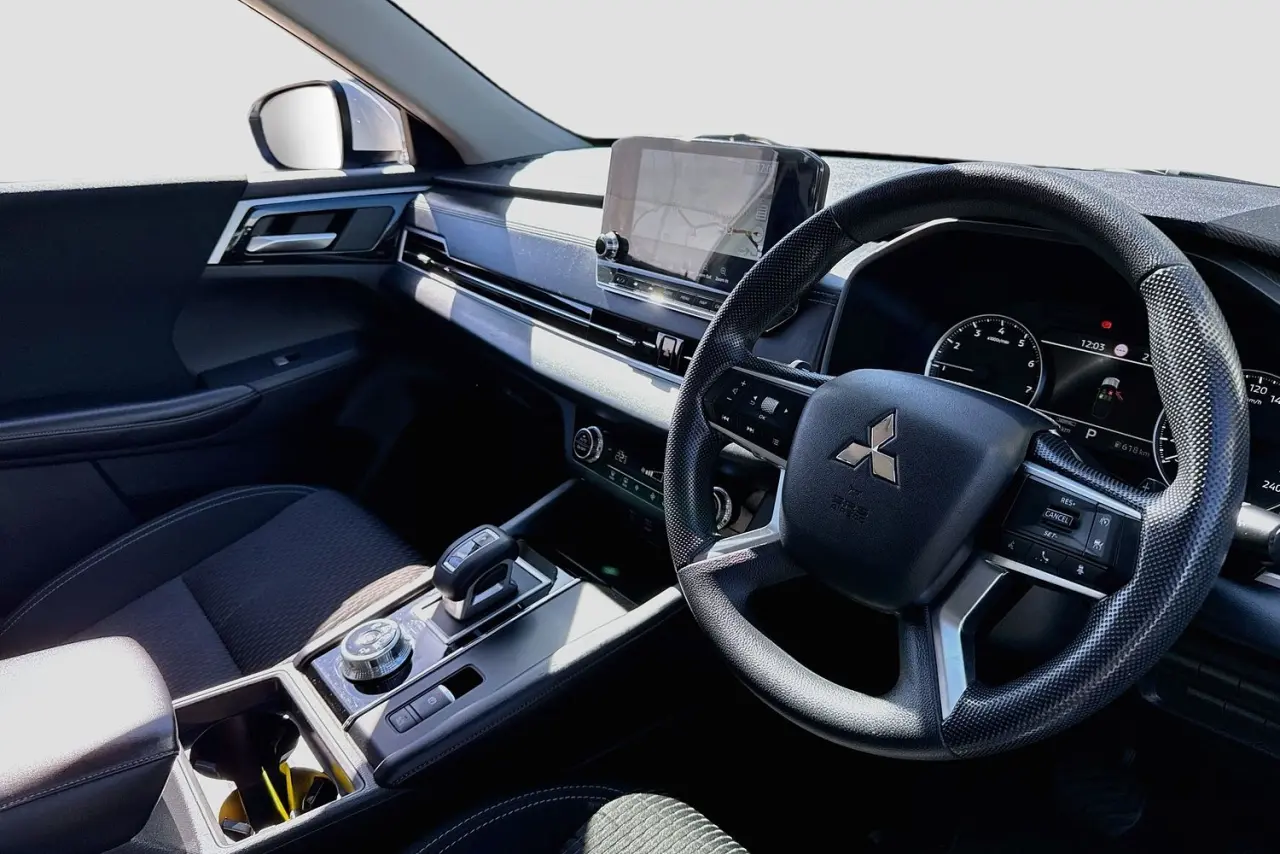 2022 Mitsubishi Outlander Gallery Image 22