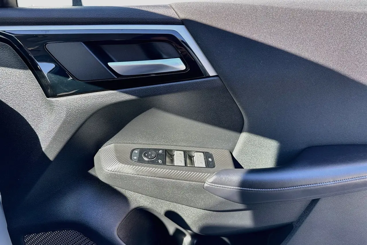 2022 Mitsubishi Outlander Gallery Image 23