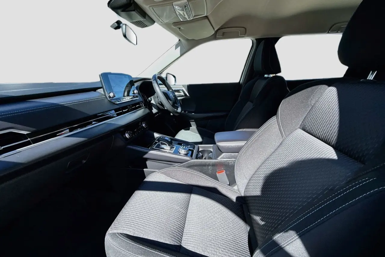 2022 Mitsubishi Outlander Gallery Image 24