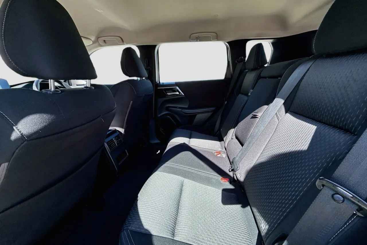 2022 Mitsubishi Outlander Gallery Image 25