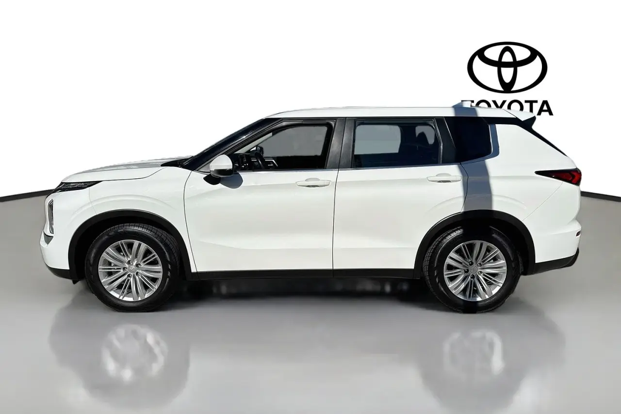 2022 Mitsubishi Outlander Gallery Image 5