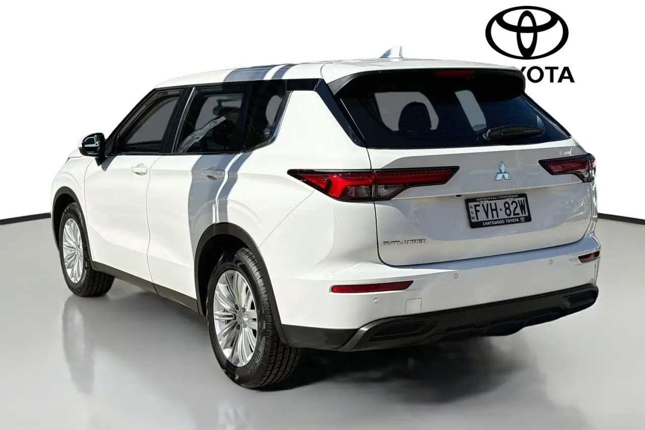 2022 Mitsubishi Outlander Gallery Image 6