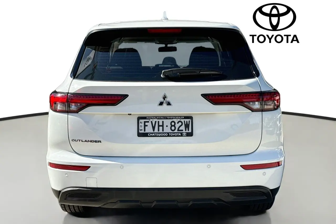 2022 Mitsubishi Outlander Gallery Image 7