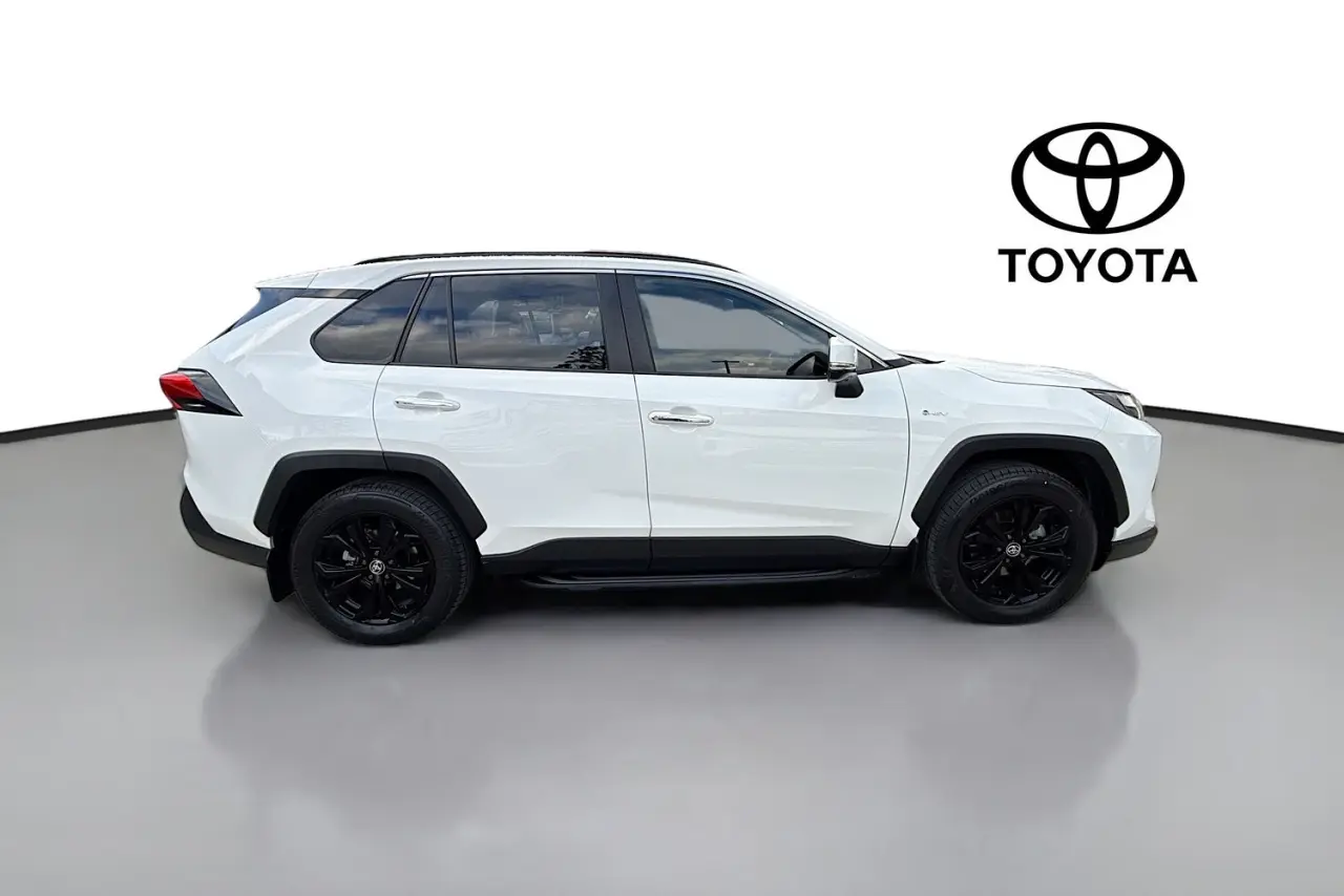 2025 Toyota RAV4 Gallery Image 11