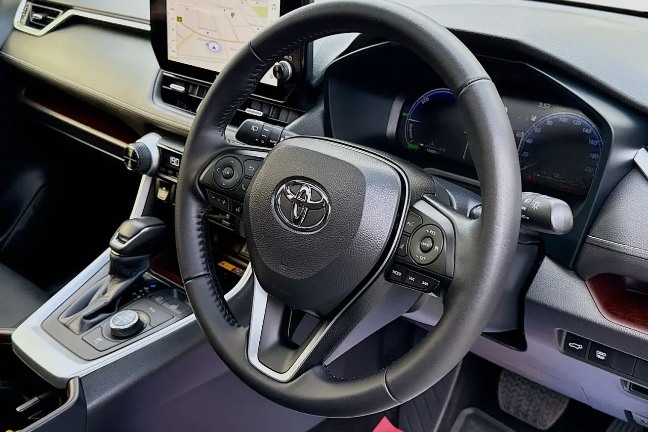 2025 Toyota RAV4 Gallery Image 14