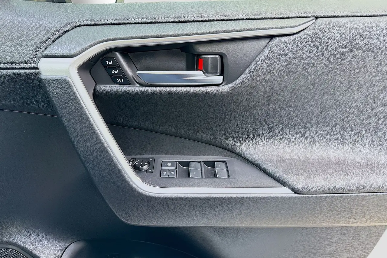 2025 Toyota RAV4 Gallery Image 24