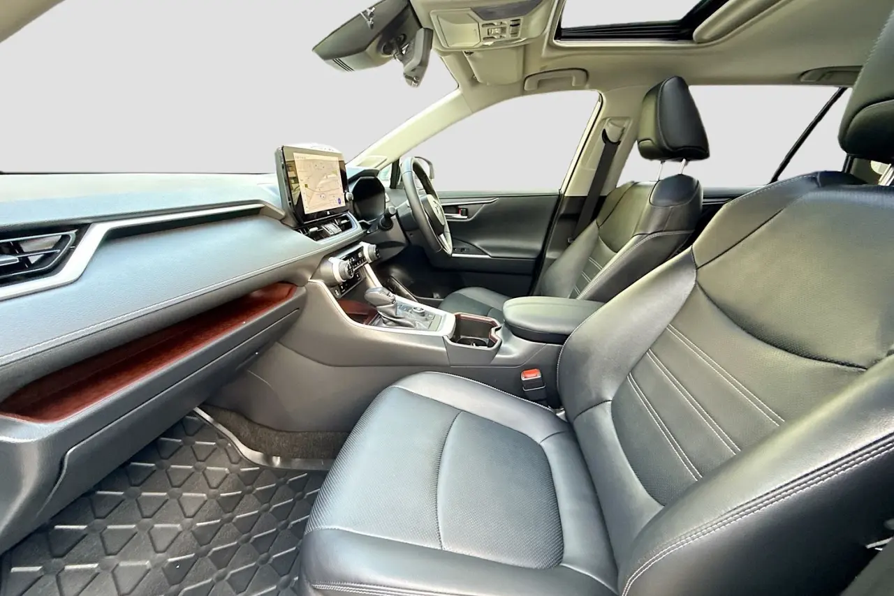 2025 Toyota RAV4 Gallery Image 25