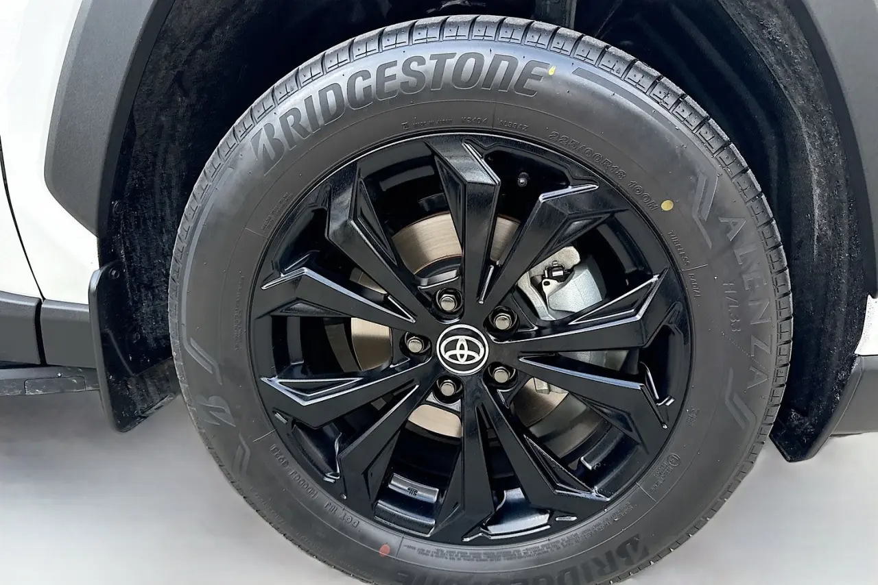 2025 Toyota RAV4 Gallery Image 28