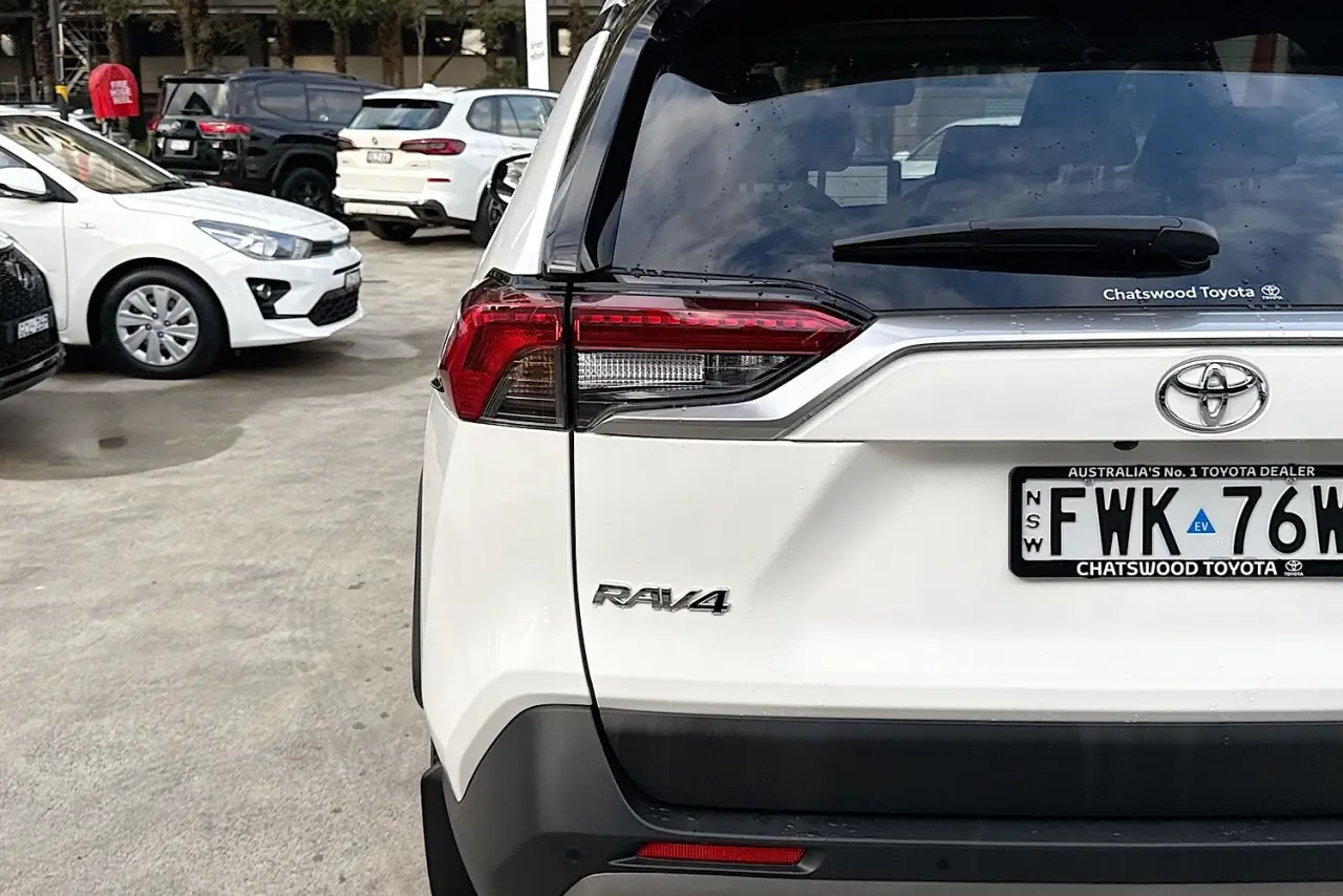2025 Toyota RAV4 Gallery Image 8