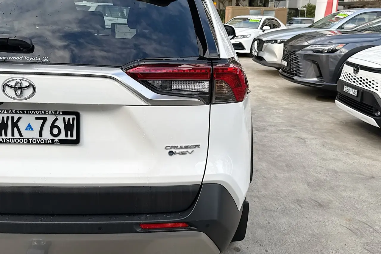 2025 Toyota RAV4 Gallery Image 9