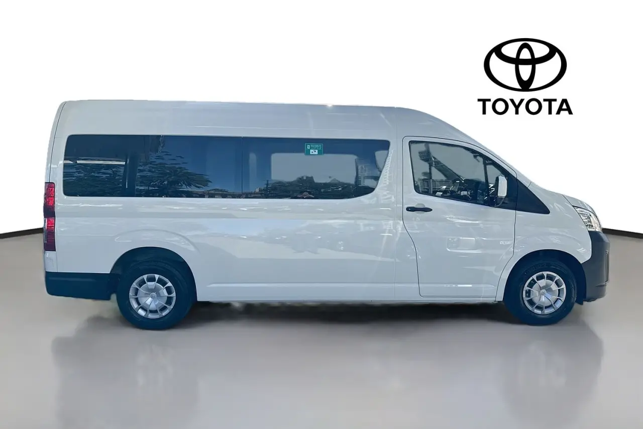 2020 Toyota Hiace Gallery Image 11
