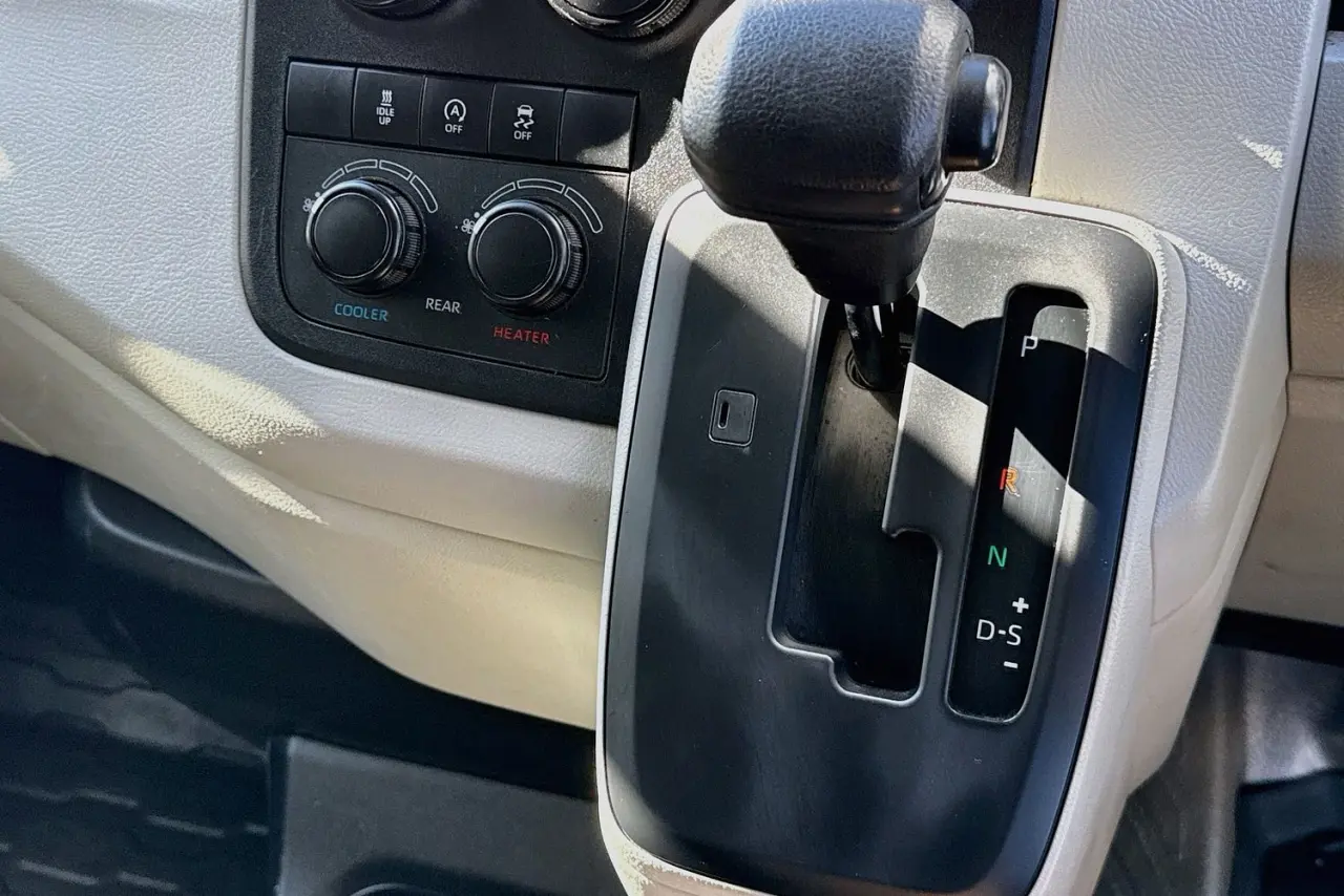 2020 Toyota Hiace Gallery Image 18