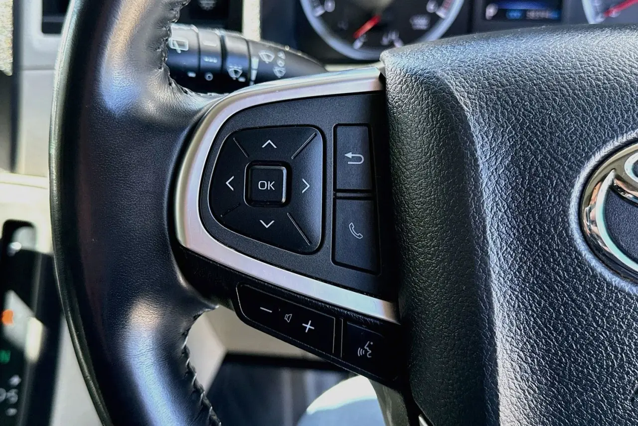 2020 Toyota Hiace Gallery Image 19