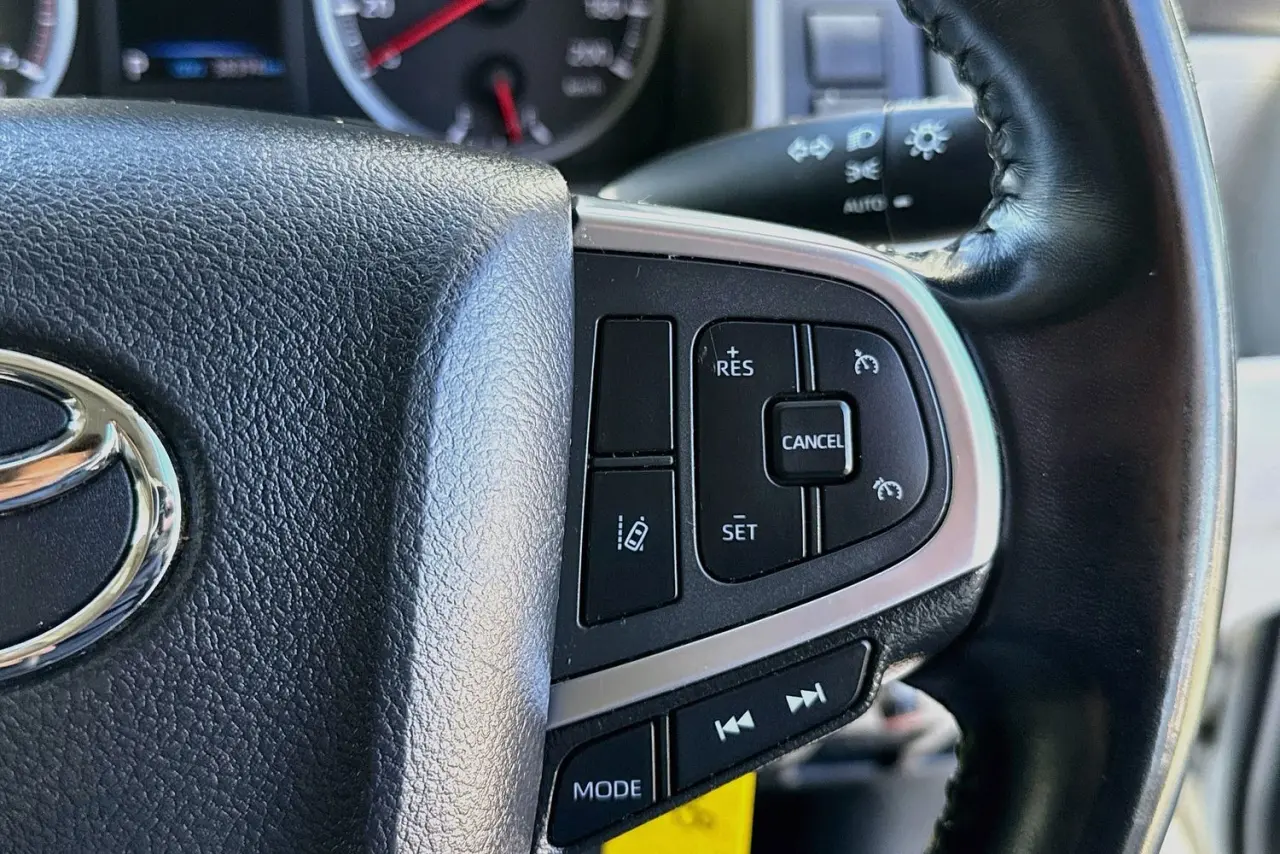 2020 Toyota Hiace Gallery Image 20