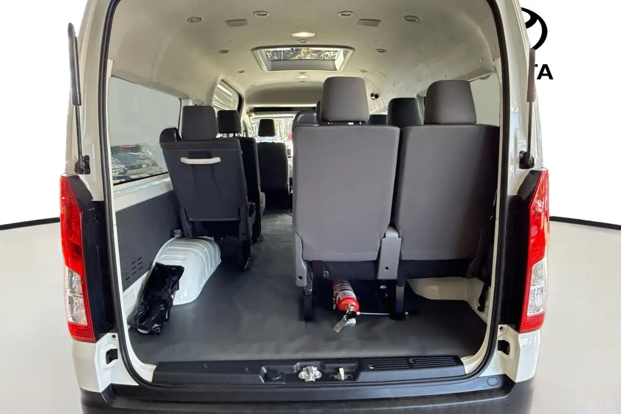 2020 Toyota Hiace Gallery Image 27