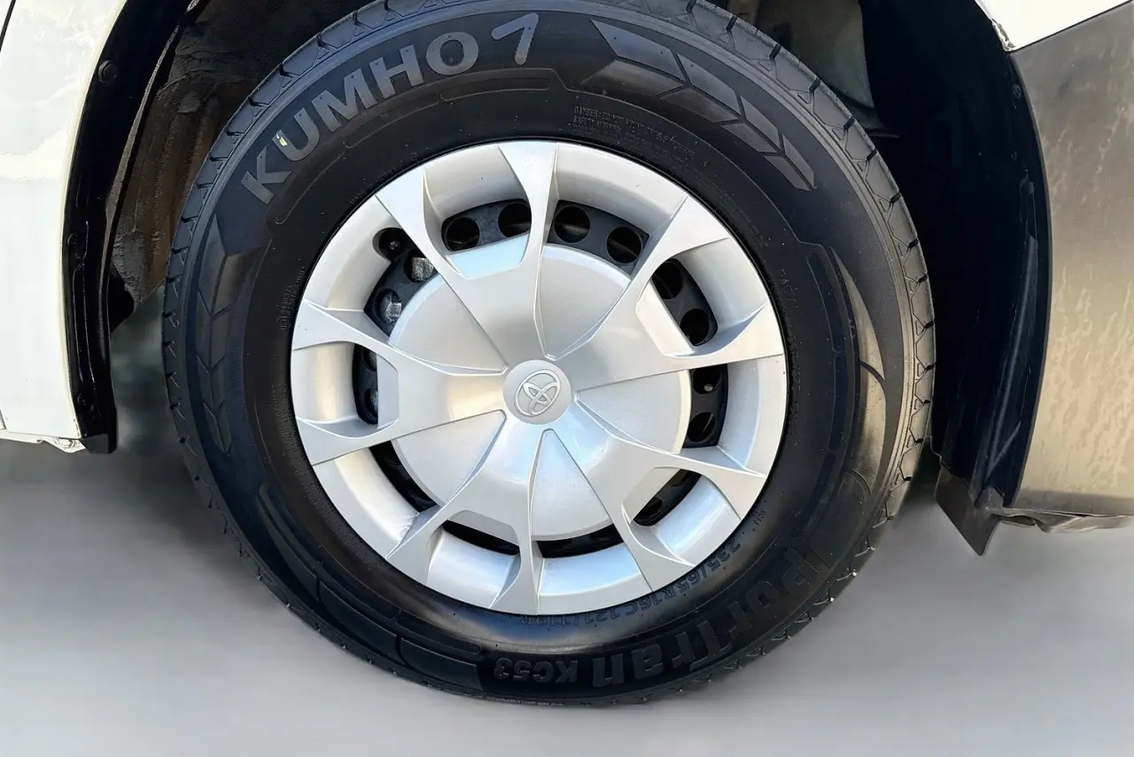 2020 Toyota Hiace Gallery Image 28